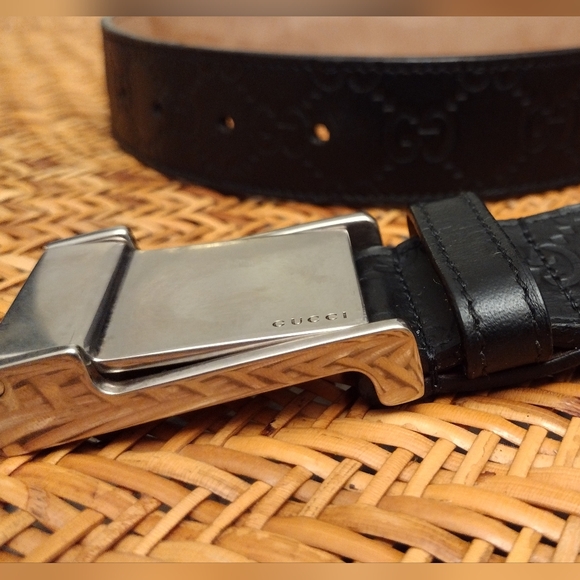Gucci Signature Embossed Monogram Black Leather Belt - Picture 10 of 17